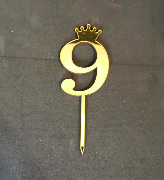 Cake Topper Chiffre  Doré avec Couronne – Bois Solide et Écoresponsable