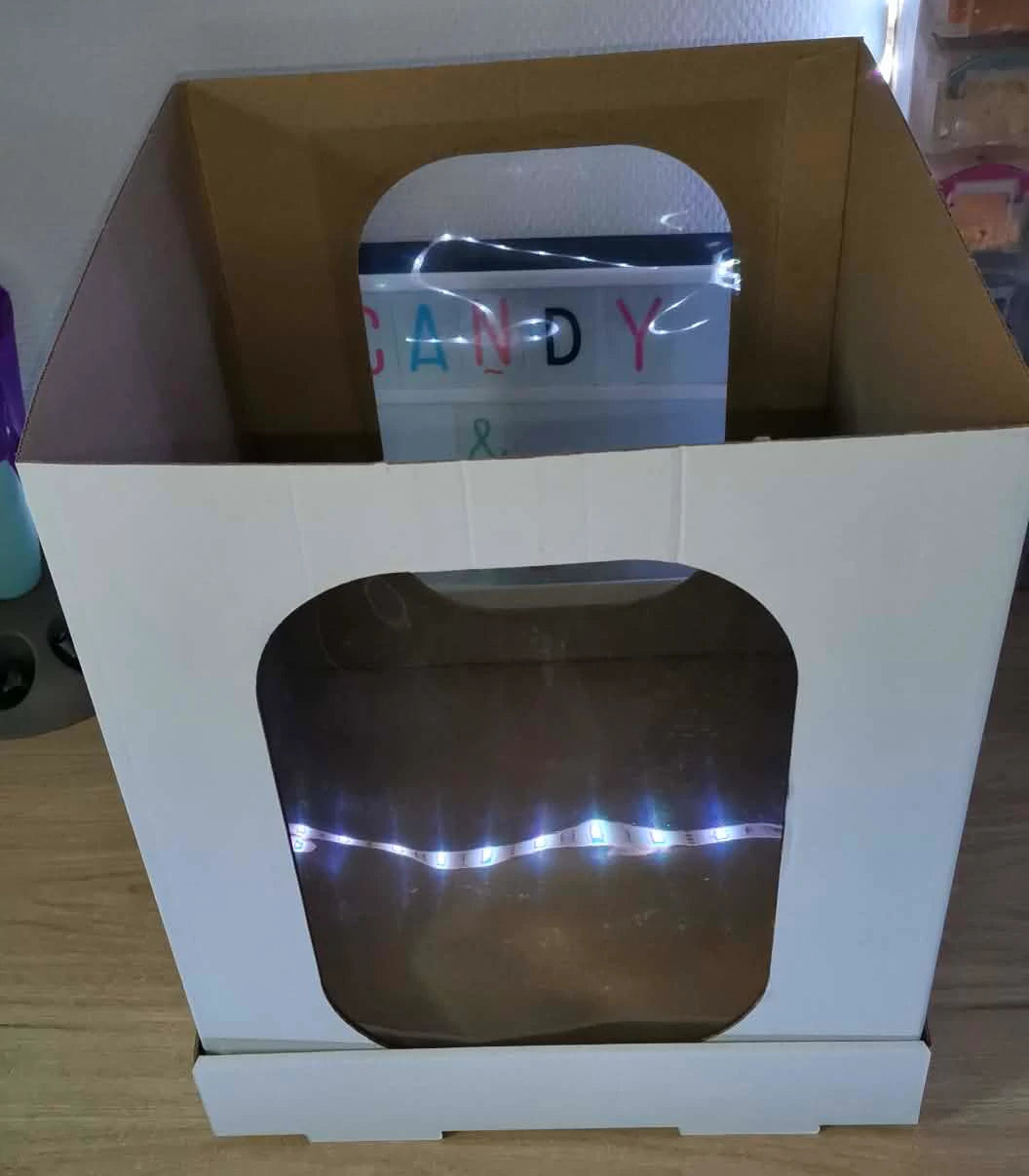 Boîte à Gâteau en Carton Renforcé 30x30x35 cm – 2 Faces Transparentes