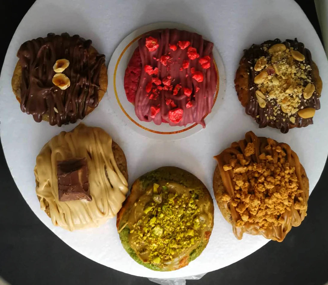 BOX 6 Cookies Fourrés Taille L (60g) 6 Saveurs Différentes: Framboise, Kinder Bueno, Speculos, Cacahuette Chocolat, Nutella, Pistache