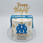 gâteau om avec écharpe et logo om 