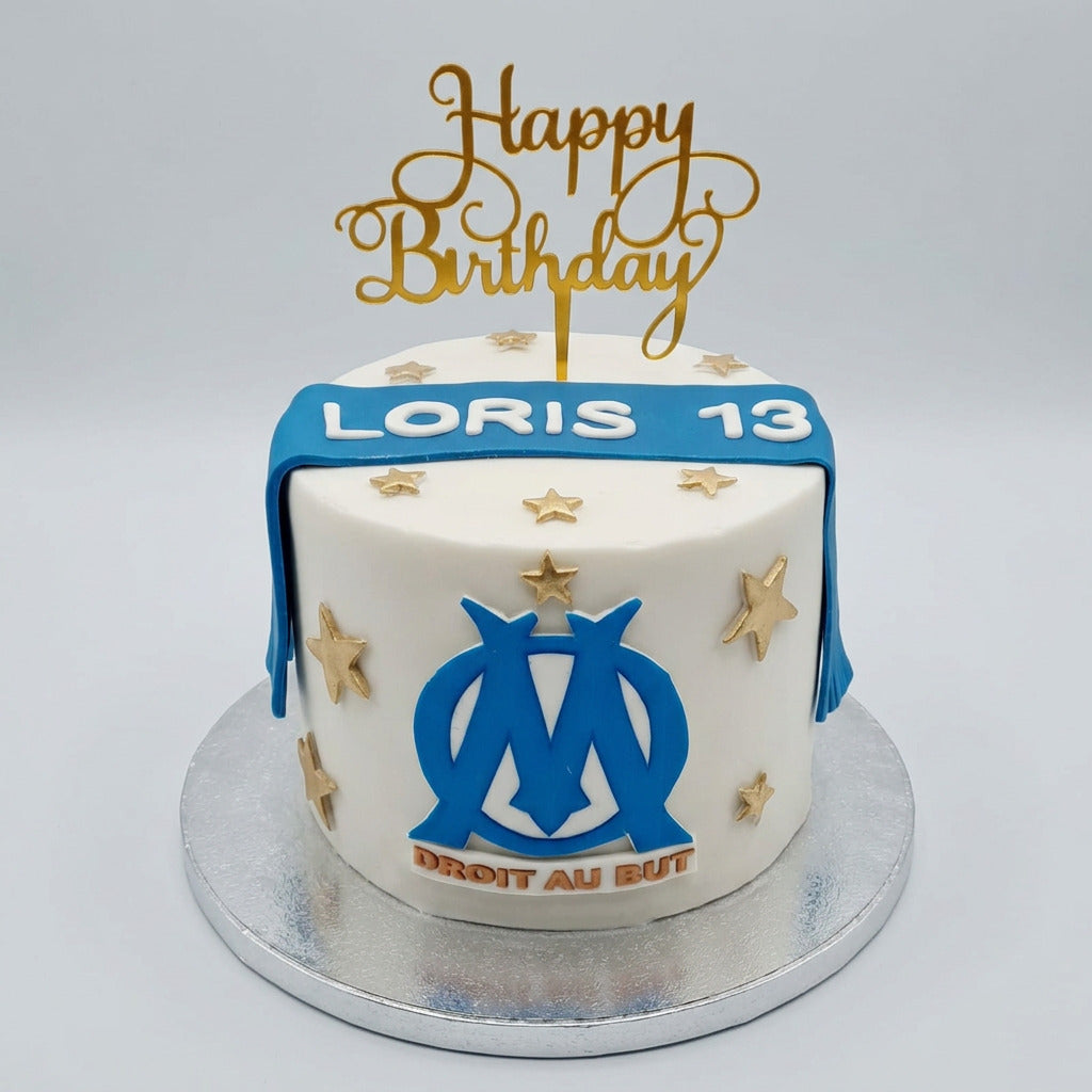 gâteau om avec écharpe et logo om 